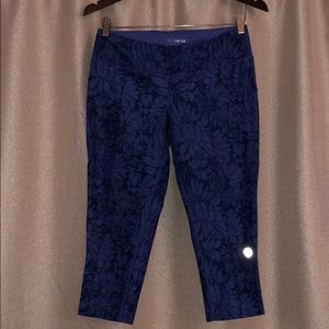 Patterned Blue/Purple Capri Legging